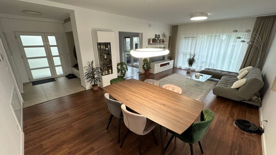 Apartament in vila cu curte  Dumbravita - Poză 5