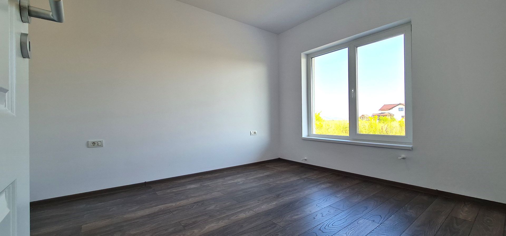 Casa individuala 3 camere finalizata cartier Izvor Tarlungeni Brasov - Poză 5