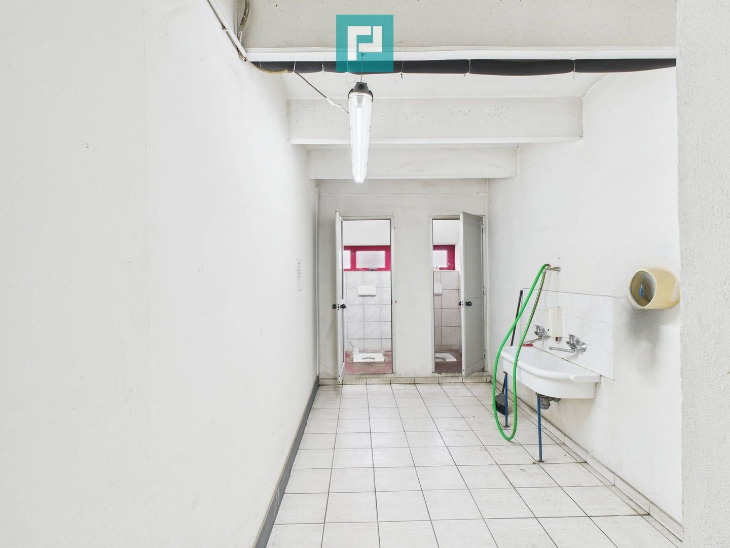 Hală de producție, cu birouri și teren, în Sebiș - Poză 28