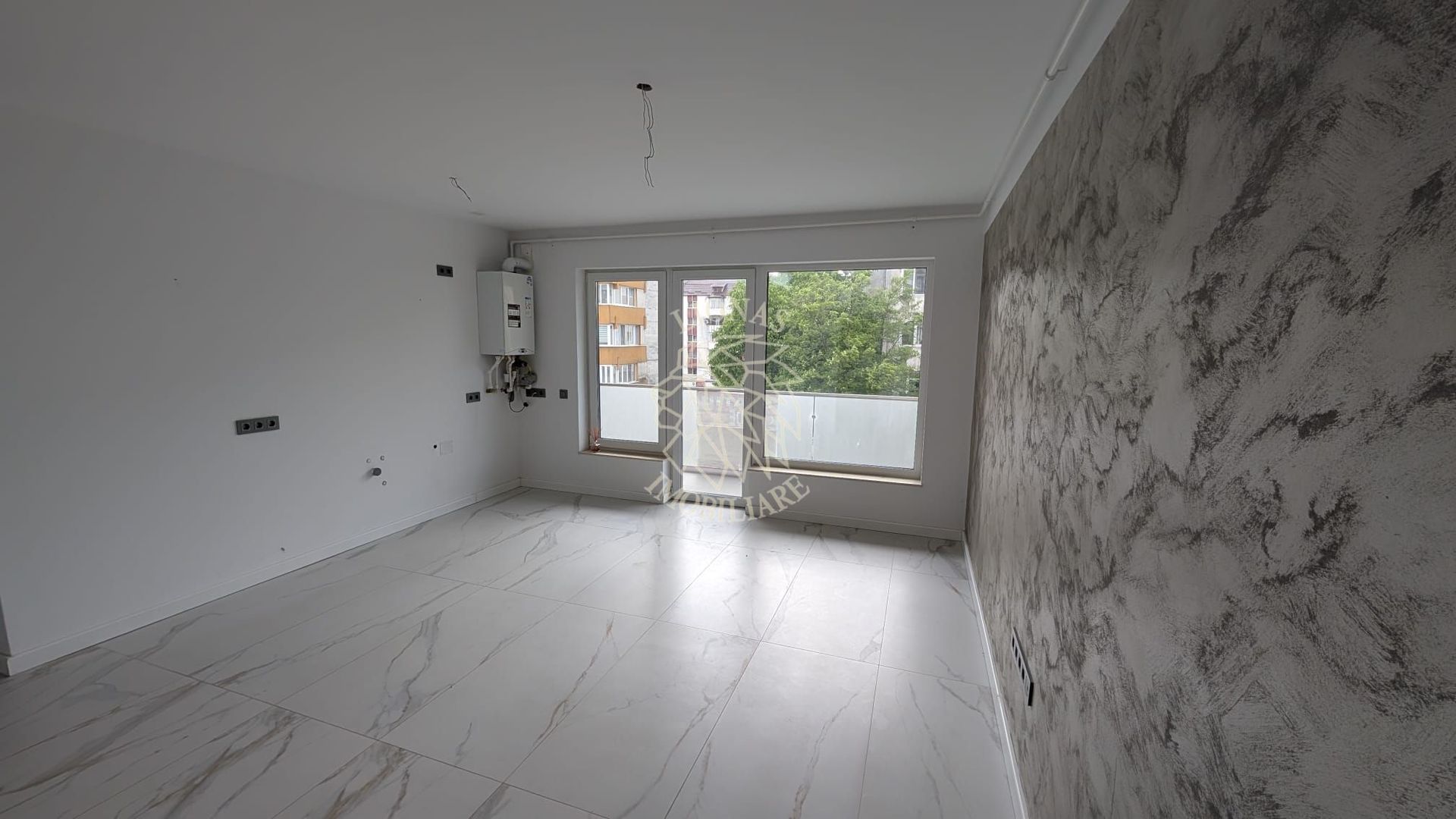 Spatiu comercial 2 camere 50 mp-balcon-parcare- Zona Han - Poză 1