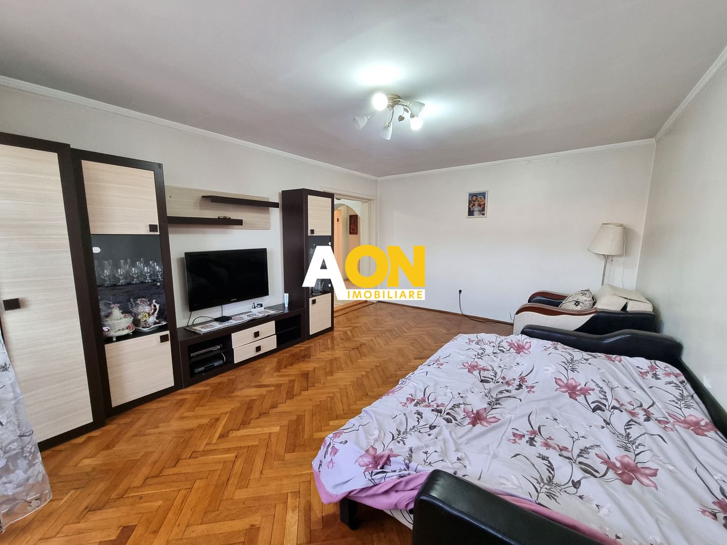 De inchiriat apartament 3 camere, zona Piata, Cetate - Poză 2