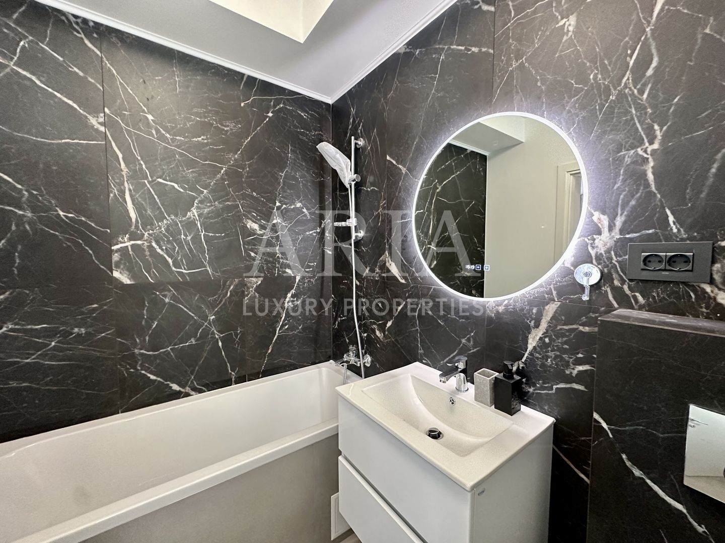 MTM Luxury Villas -  FIRST RENT - LUXURY GATED COMMUNITY - Poză 9