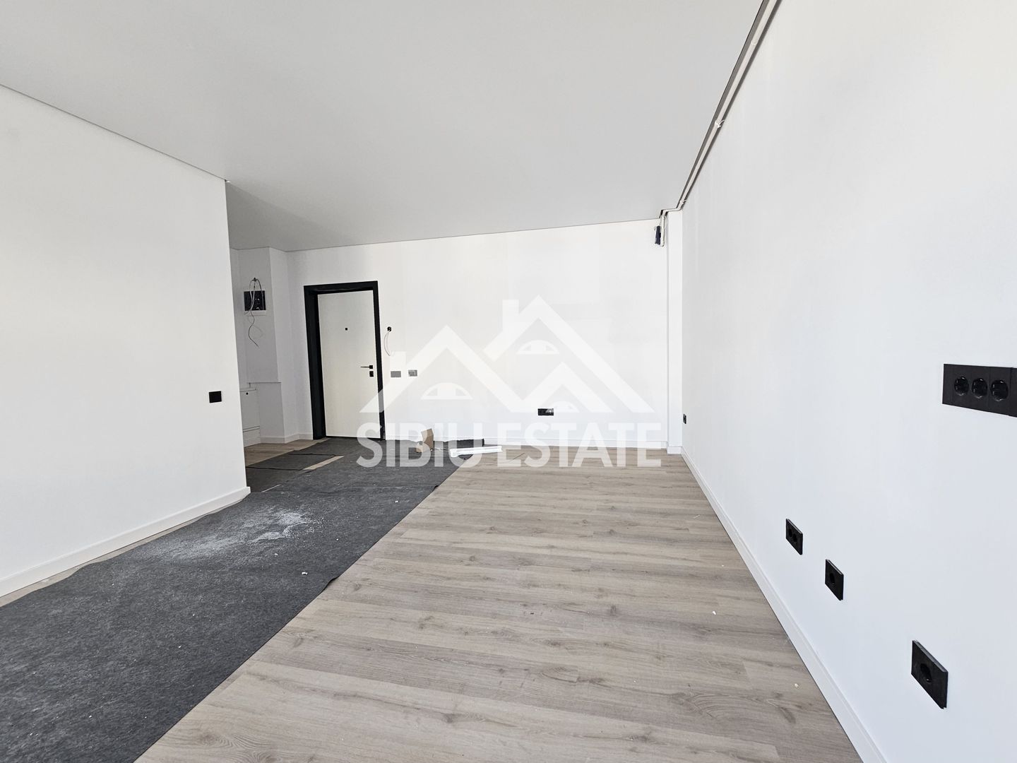 Apartament Sibiu central 3 camere, 2bai, lift garaj NOU - Poză 4
