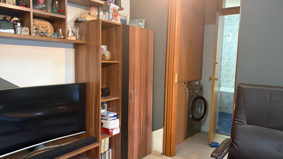 Apartament spatios cu trei camere, Brancoveanu, 80.000€ negociabil - Poză 3
