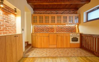 Casa de vanzare in centrul Brasovului - curte privata si pivnita - Poză 11