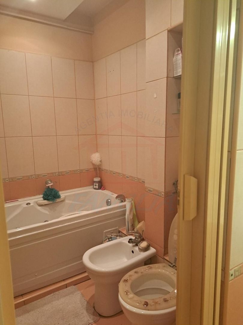 Vanzare apartament cu 3 camere(Neacsu)Micro 19, sup 64 mp, 78.000 euro - Poză 5