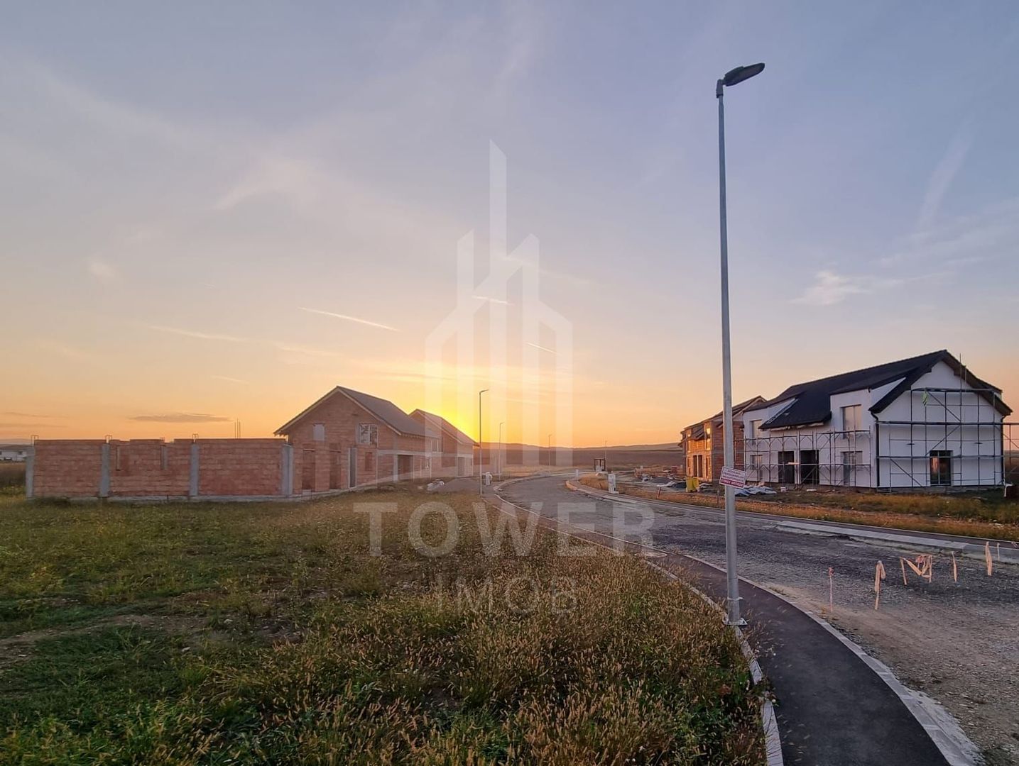 Casă pe un singur nivel INDEPENDENTĂ ENERGETIC - Cartier NOU!!! - Poză 1