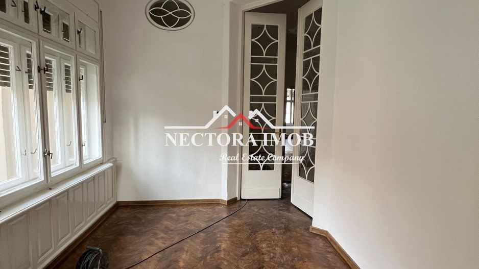 NECTORA IMOB-Apartament 3 cam. la casa, Ultracentral,121mp+128mp teren - Poză 1
