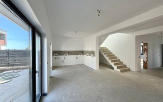 Vila 5 camere Tunari langa Cosmopolis - Poză 10