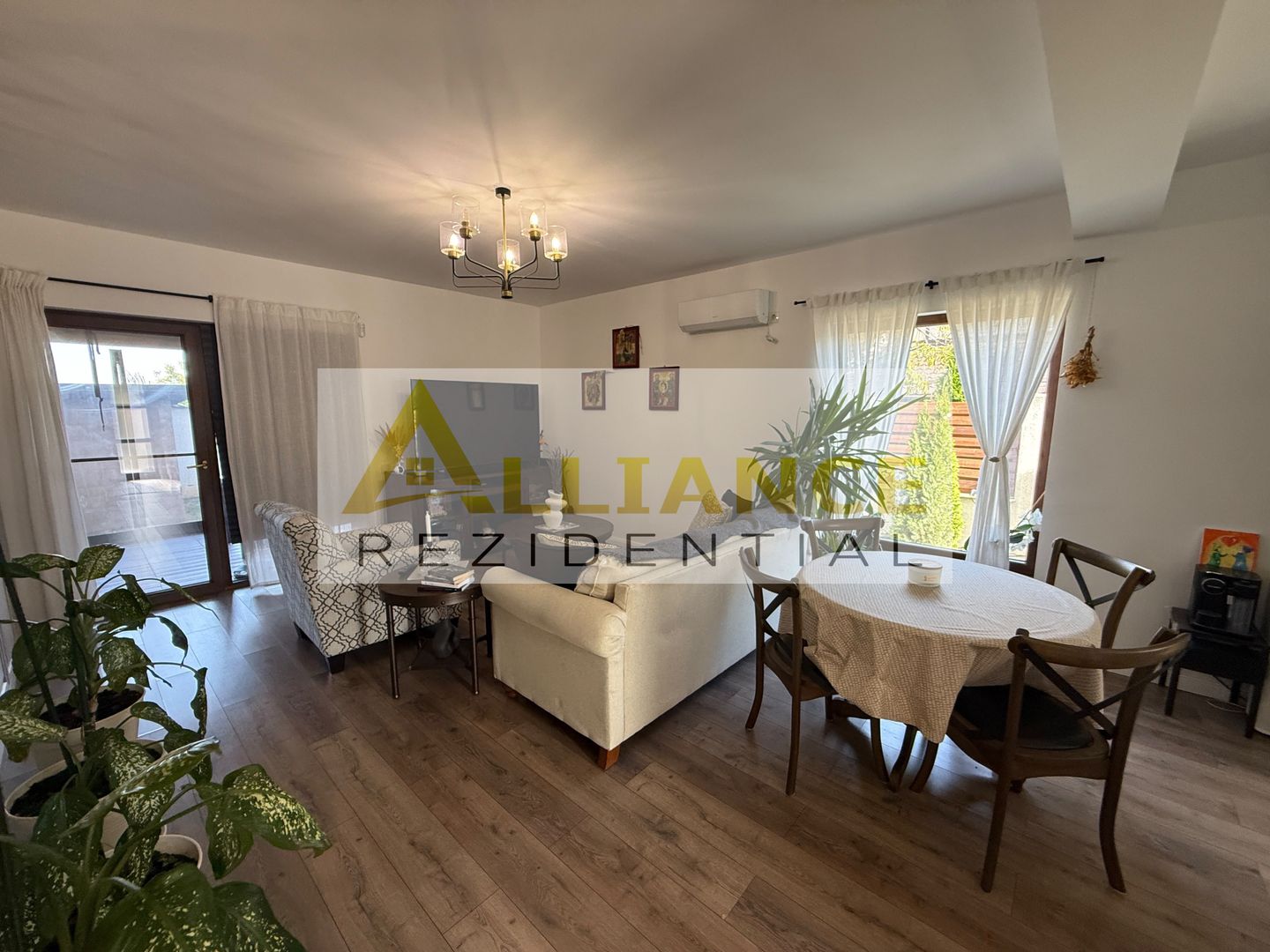 Casă P\+E\+M, complet mobilată, 4 camere, 3 dormitoare, matrimonial - Poză 17