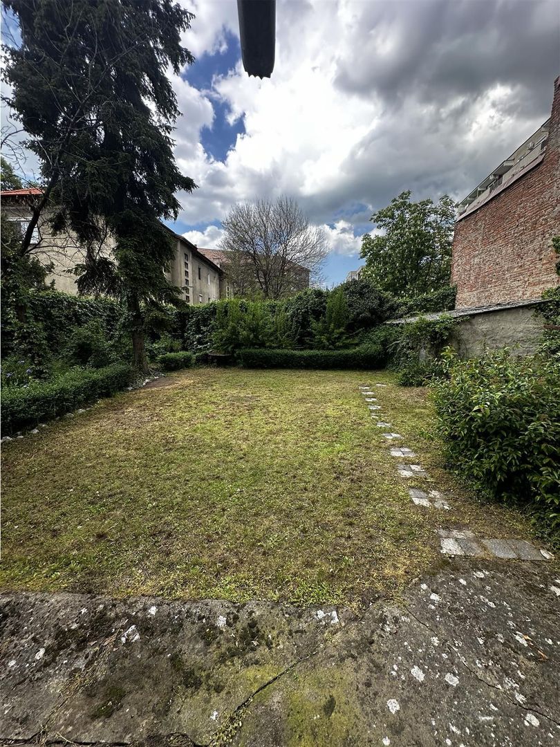 Casa Ultracentral dublu front acces auto - Poză 1