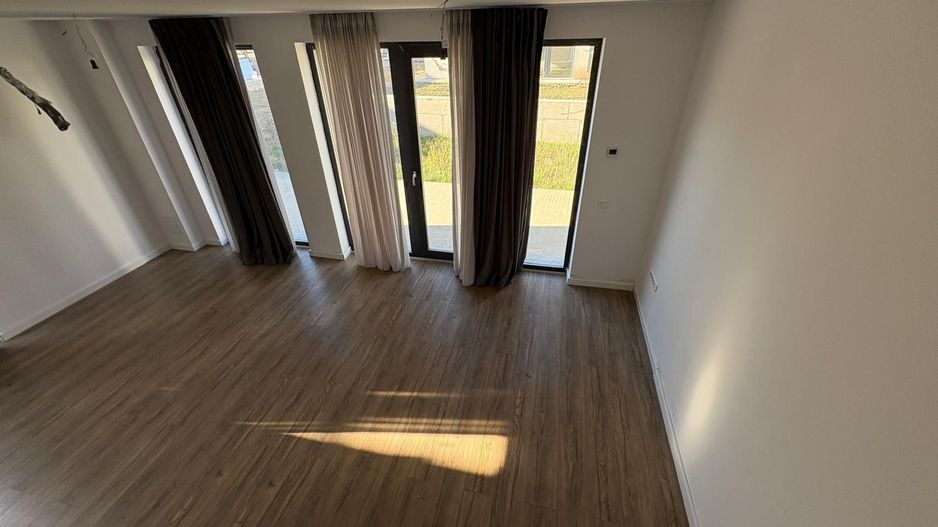 Casa 4 camere cu 2 locuri de parcare - Poză 15
