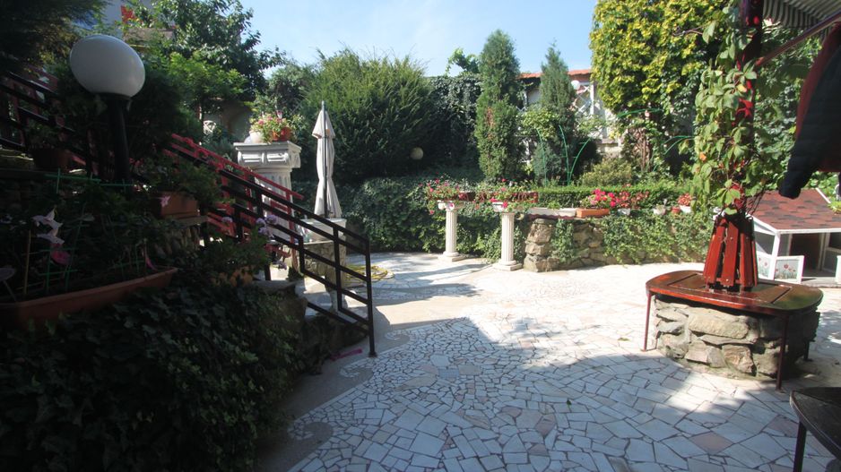 Casă / Vilă cu 8 camere de vânzare în zona Semicentral - Poză 41