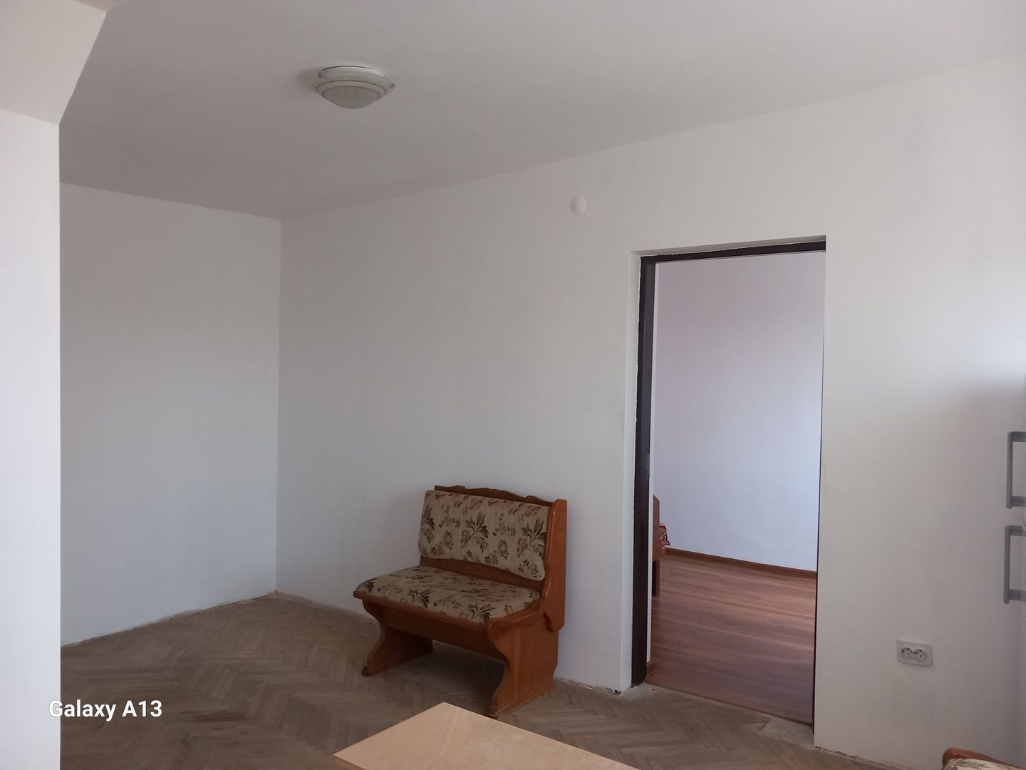 BRASADAS vinde ap 2 cam 33mp CARAMIDA la etajul 4 în Micro 14. - Poză 1