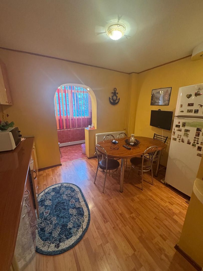 Apartament 4 camere de vânzare – zonă Școala 8 - Poză 1