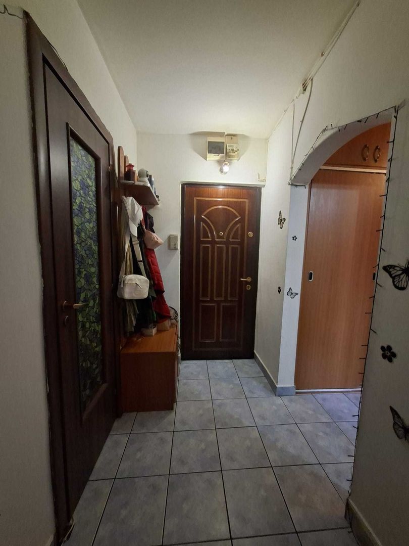 De vanzare apartament de 2 camere langa metrou 1 Decembrie, pret negociabil - Poză 2
