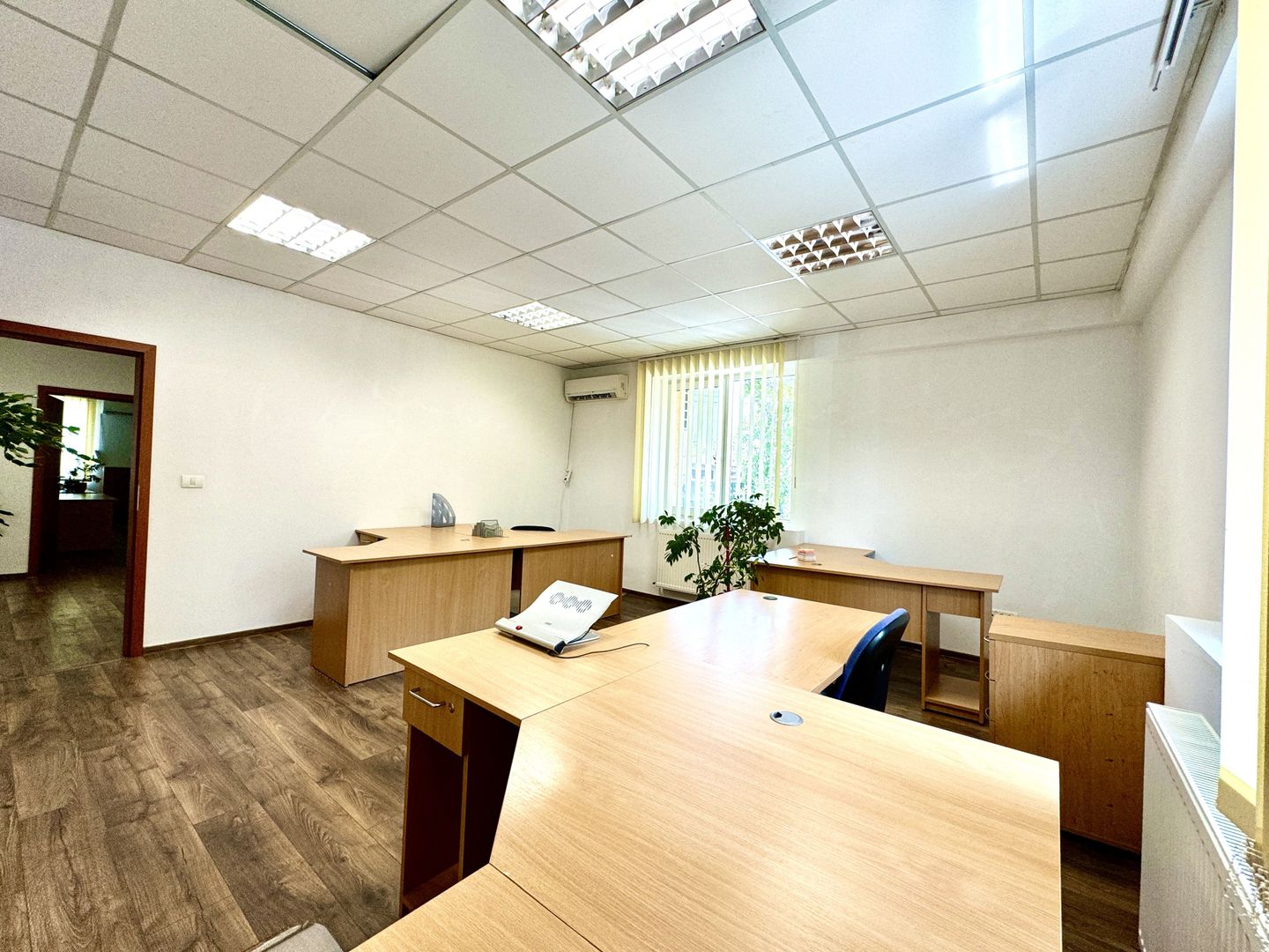 Birou cu 3-4 posturi de lucru - Poză 9