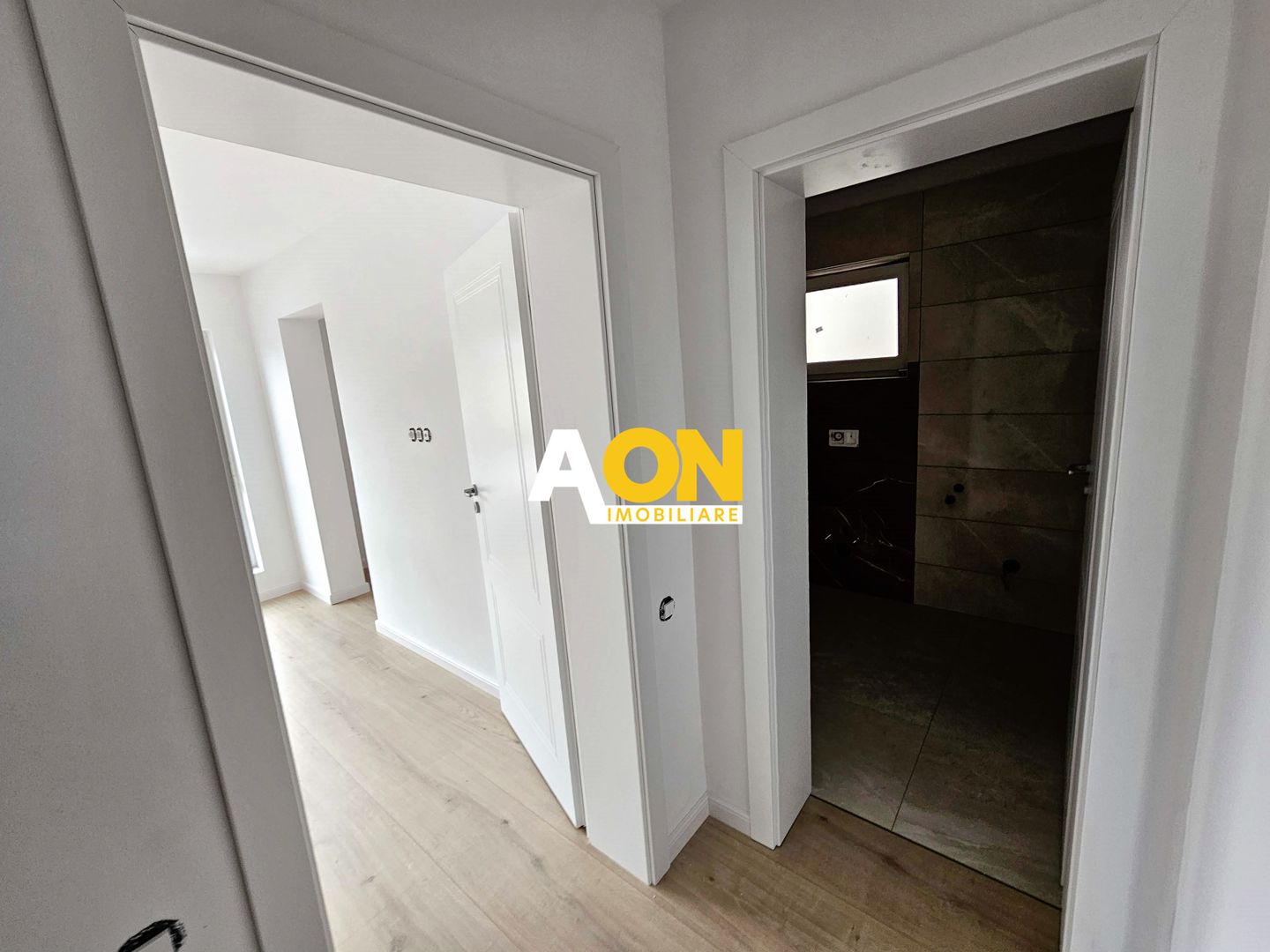 1/2 Duplex finisat 90%, 4 camere, 317 mp teren, zona Centru - Poză 10