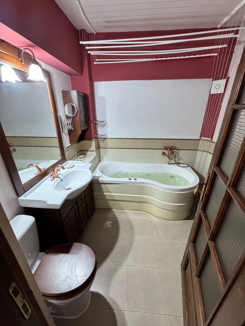 APARTAMENT SPATIOS SI LUMINOS - Poză 8