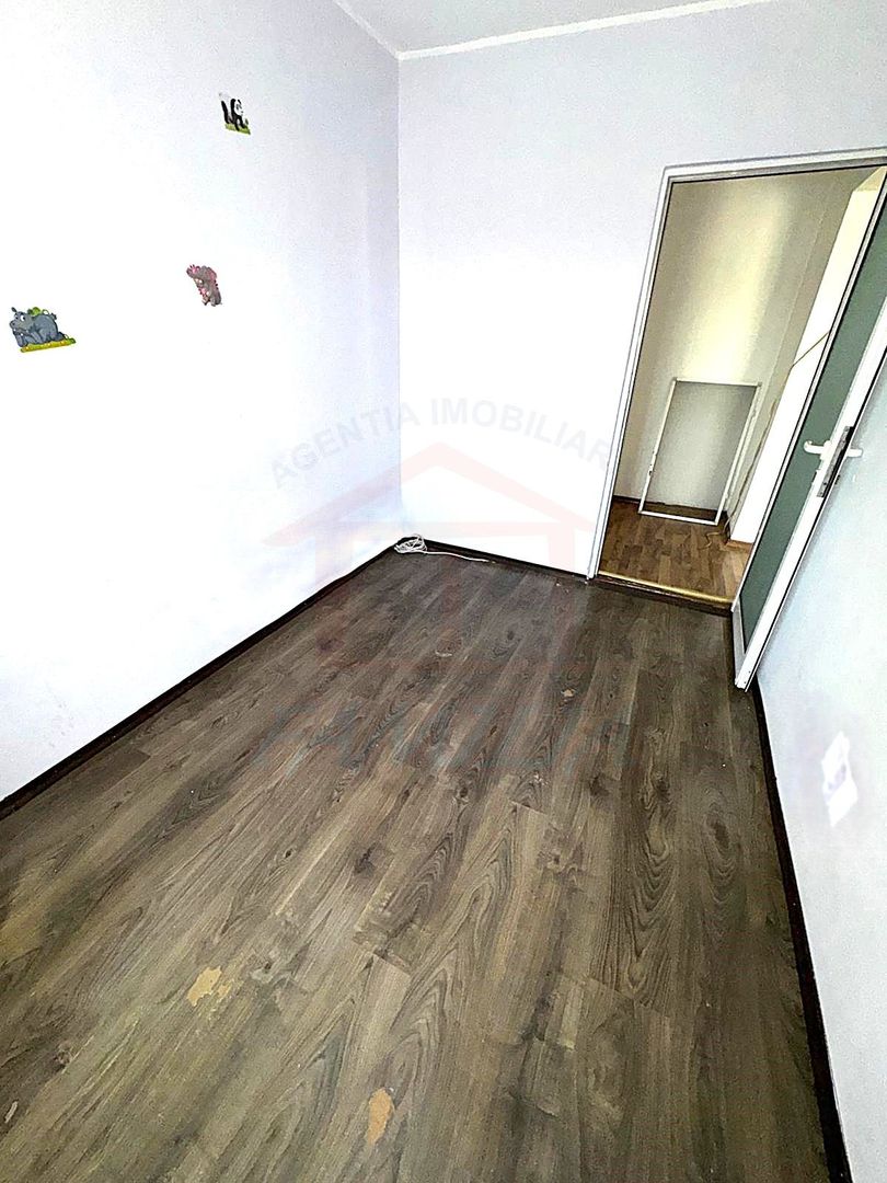 68.ooo euro, apartament 3 camere, decomandat, Micro 16 - Poză 6