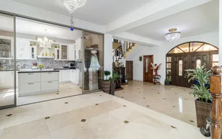 Vila impresionata 550mp util, 300mp teren - Poză 33