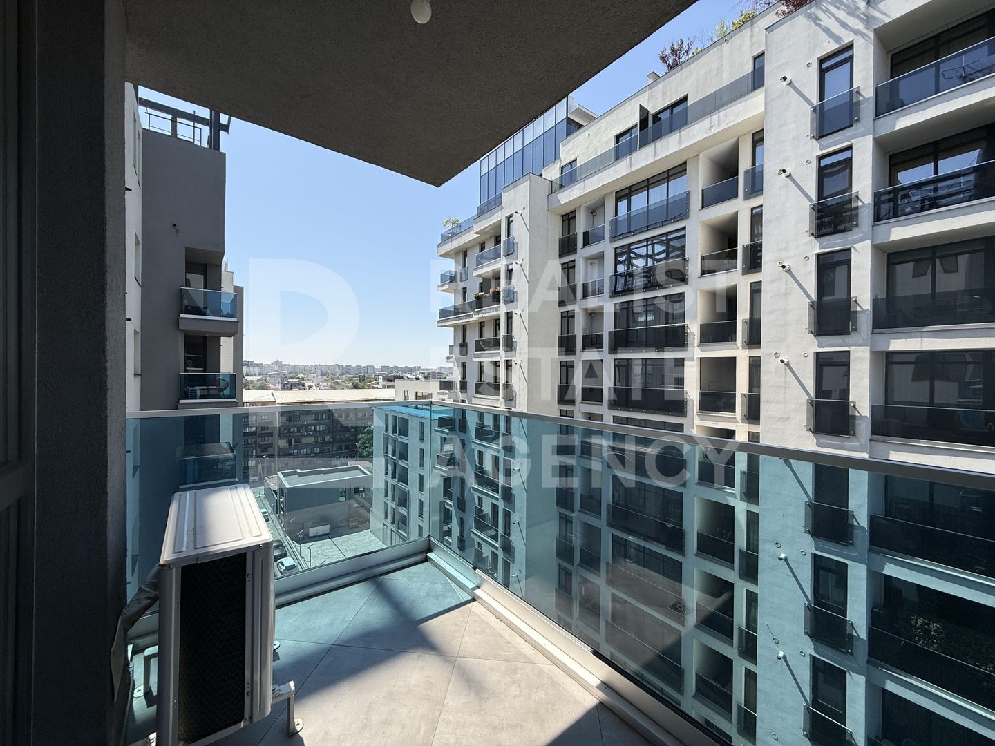 Chirie - Apartament cu terasă și priveliște spre Parcul Verdi - Poză 11