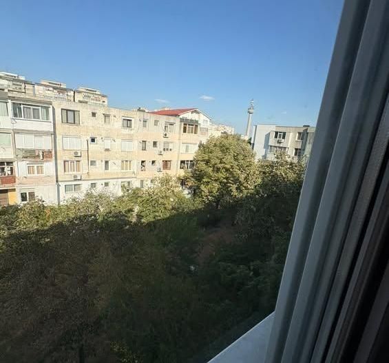 Inchiriez apartament in Micro 19, 2 camere semidecomandat - Poză 1