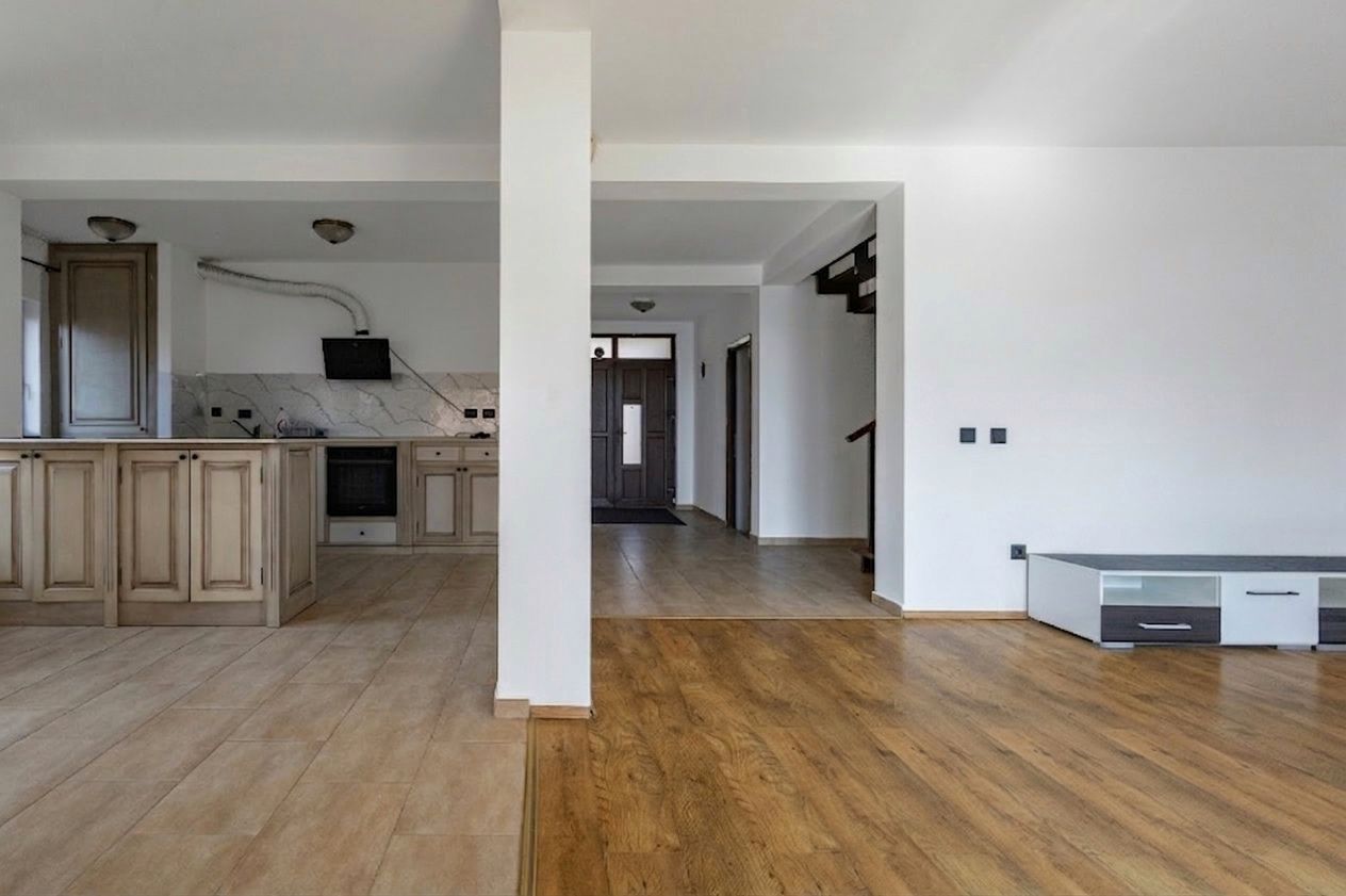 Casă cu 4 dormitoare în Ronaț | 181 mp utili | Garaj | Teren 345 mp - Poză 3