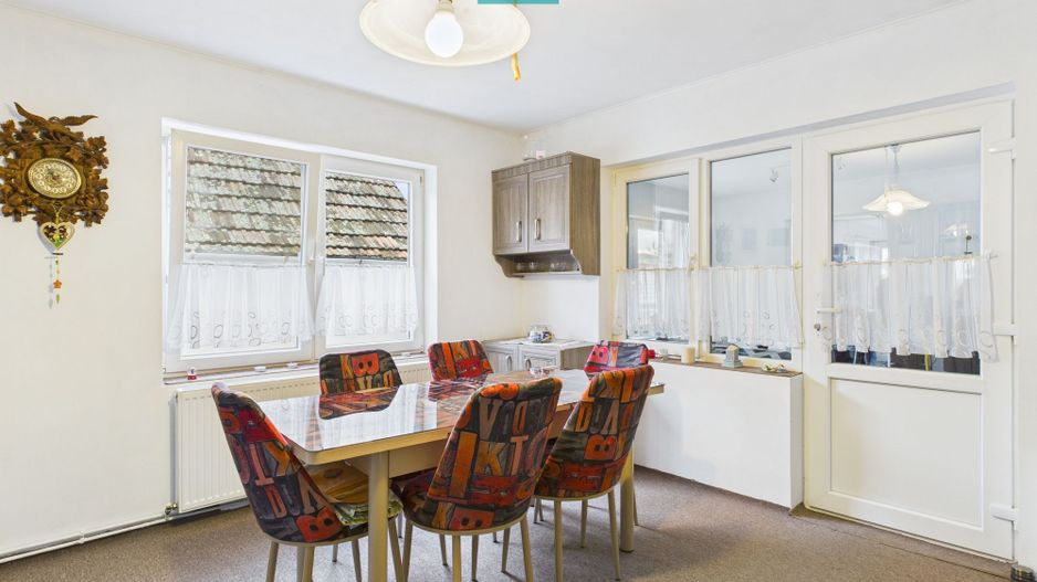 Casă cu 4 camere în Curtici pentru investiții - Poză 10