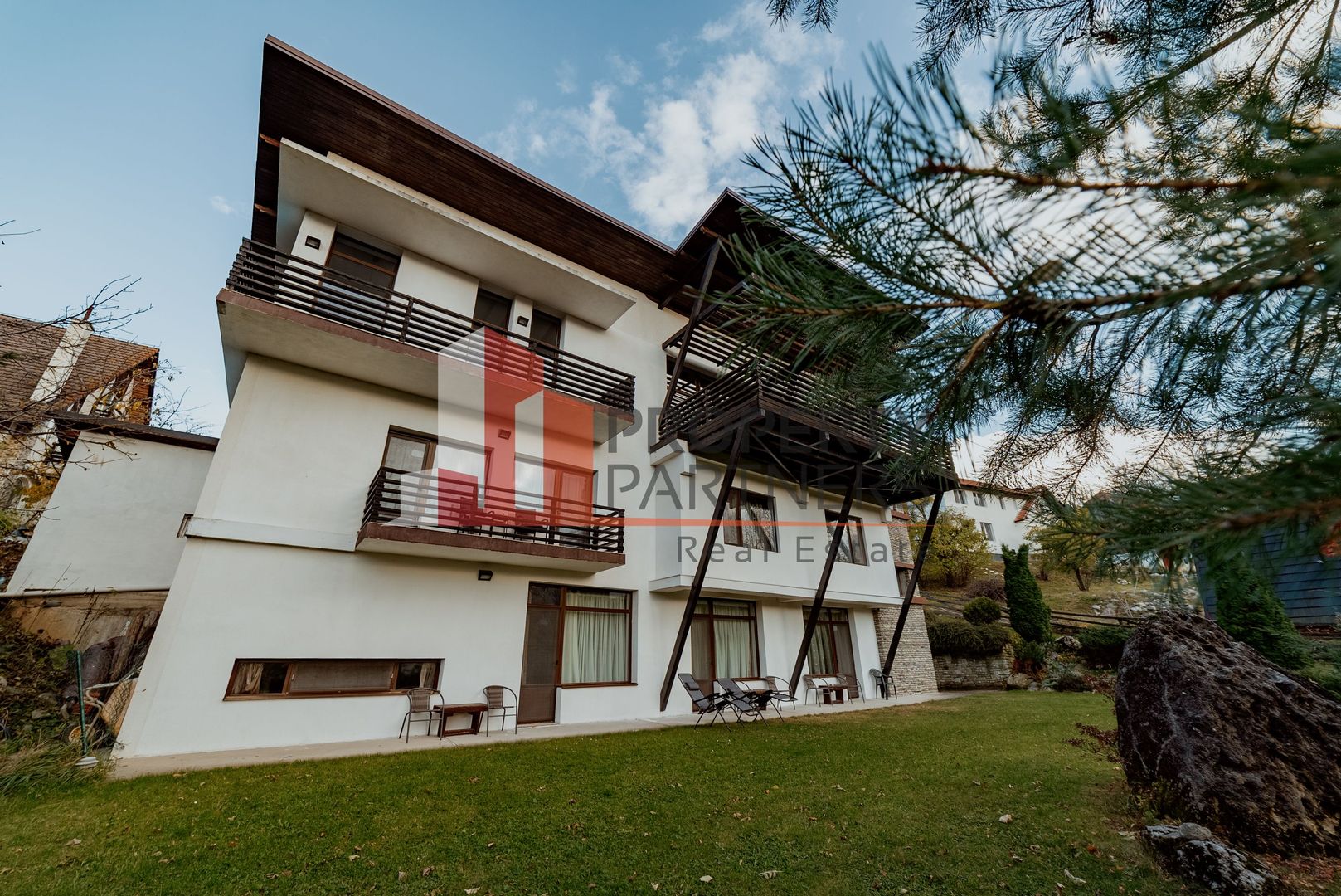 Pensiune  în Bran, sat Poarta – Afacere la cheie, locație premium - Poză 17