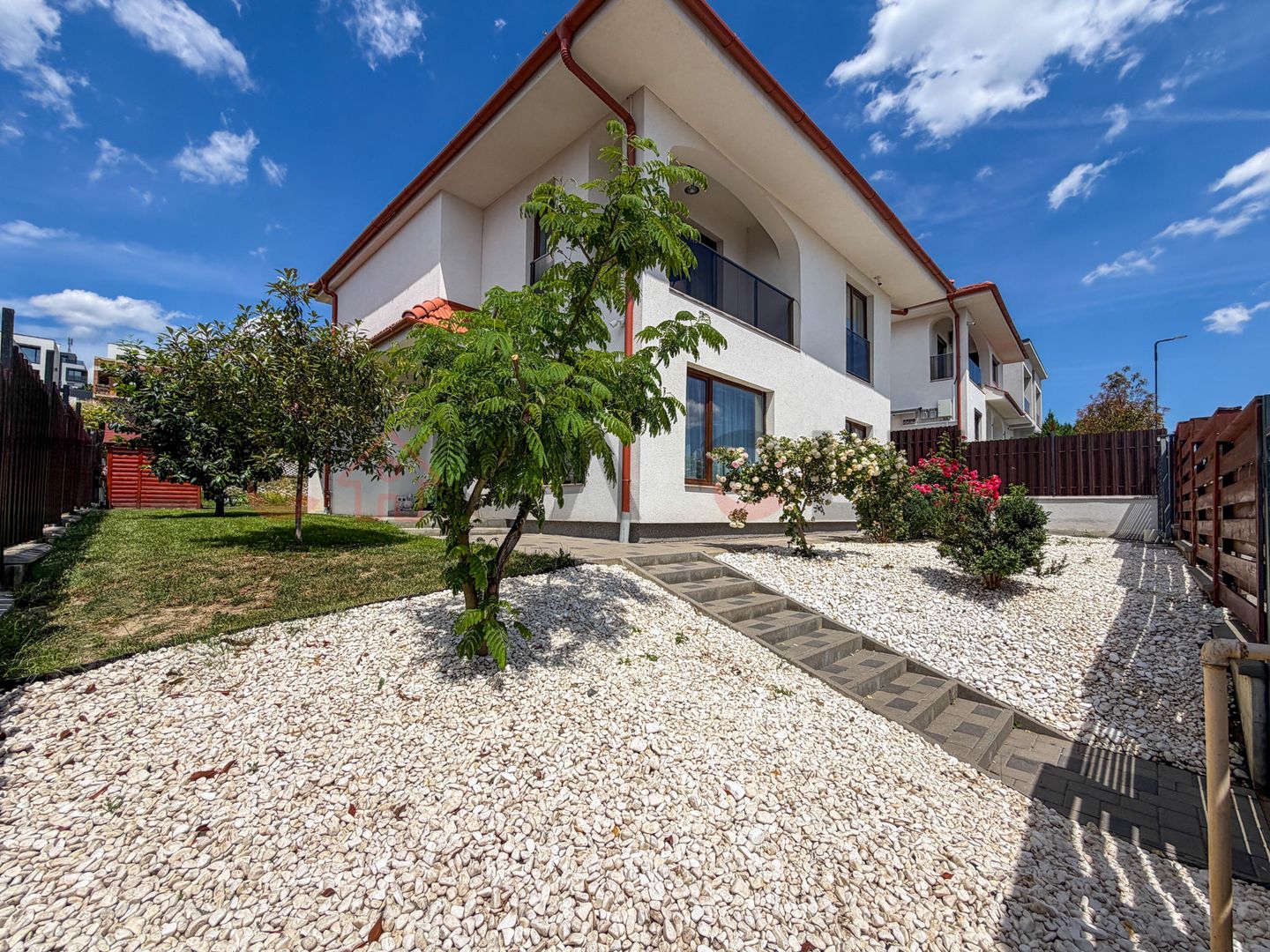 Casă individuală | 4 camere | 3 băi | Teren 565 mp - Poză 1