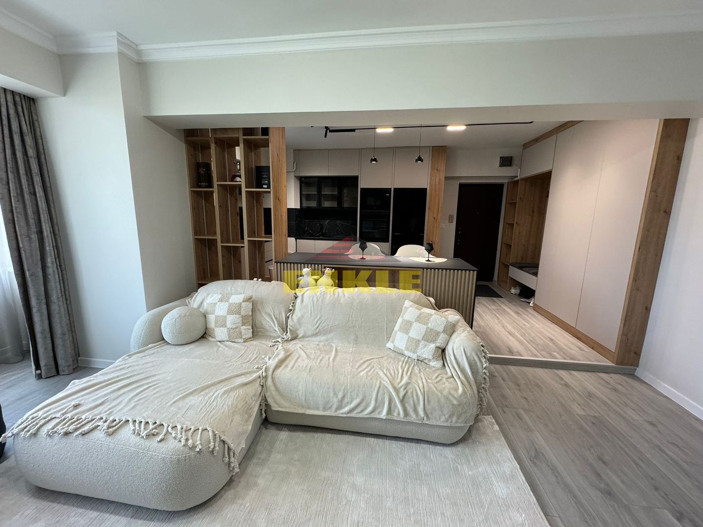 De vânzare – Apartament 4 camere, 102 mp, zona Bazar - Poză 11