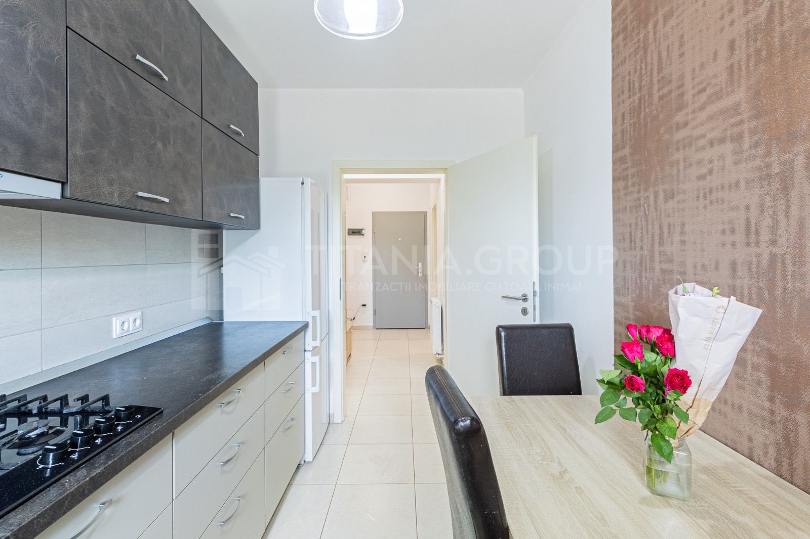 Garsonieră spațioasă, parcare și boxa, contract ANAF, Maurer Coresi - Poză 1