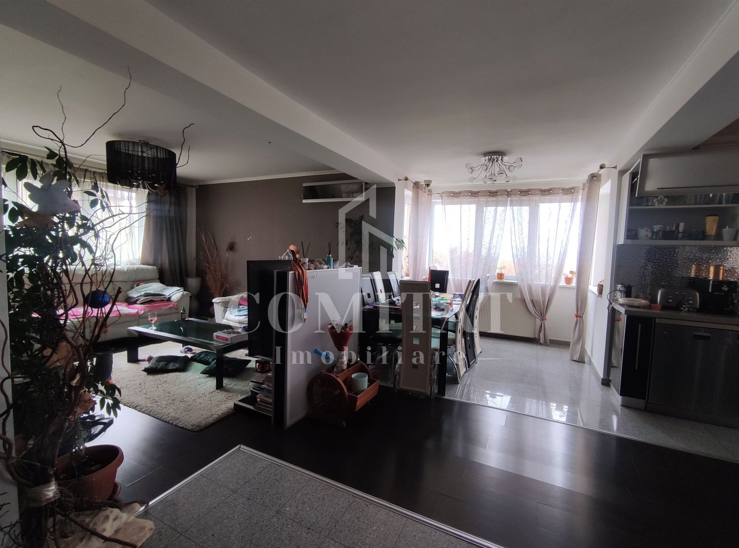 APARTAMENT DE VÂNZARE | TERASĂ 11 MP + PARCARE | BLOC TIP VILĂ - Poză 2