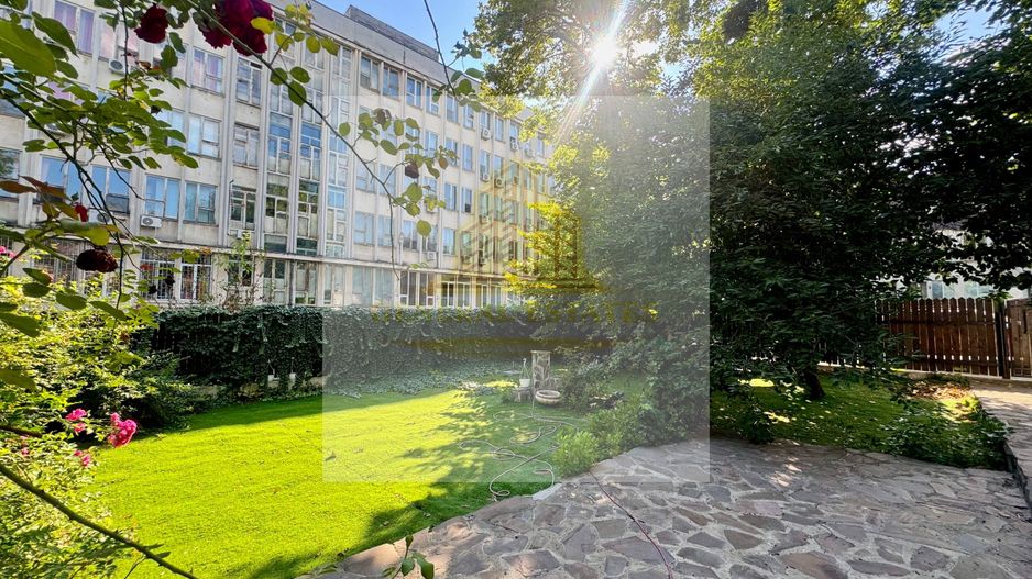 Spre Vânzare Proprietate remarcabilă cu 6 camere în inima Iașului ! - Poză 1