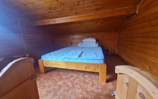 Cu 4.200mp teren, Vila cu potential turistic, in inima Predealului - Poză 12