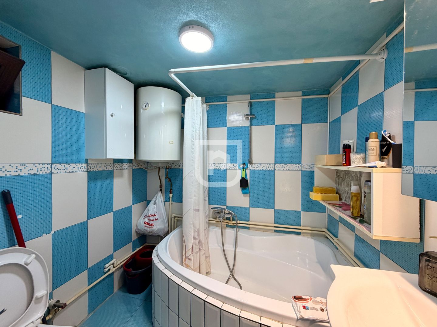 Casă duplex cu 3 camere în Frasin Bucovina - Poză 8