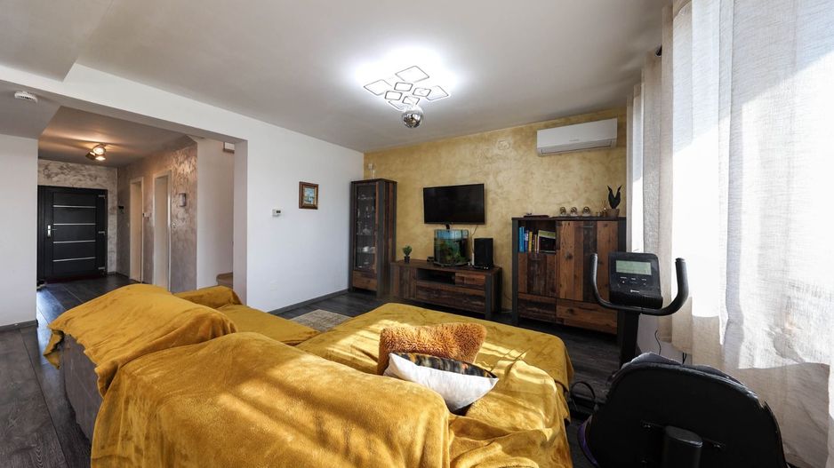 Casă Individuală Modernă de Vânzare | Sânpetru, Brașov - Poză 5