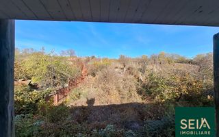 ila cu 6 camere + casă locuibilă pe teren intravilan de 1700 mp, cu vi - Poză 4