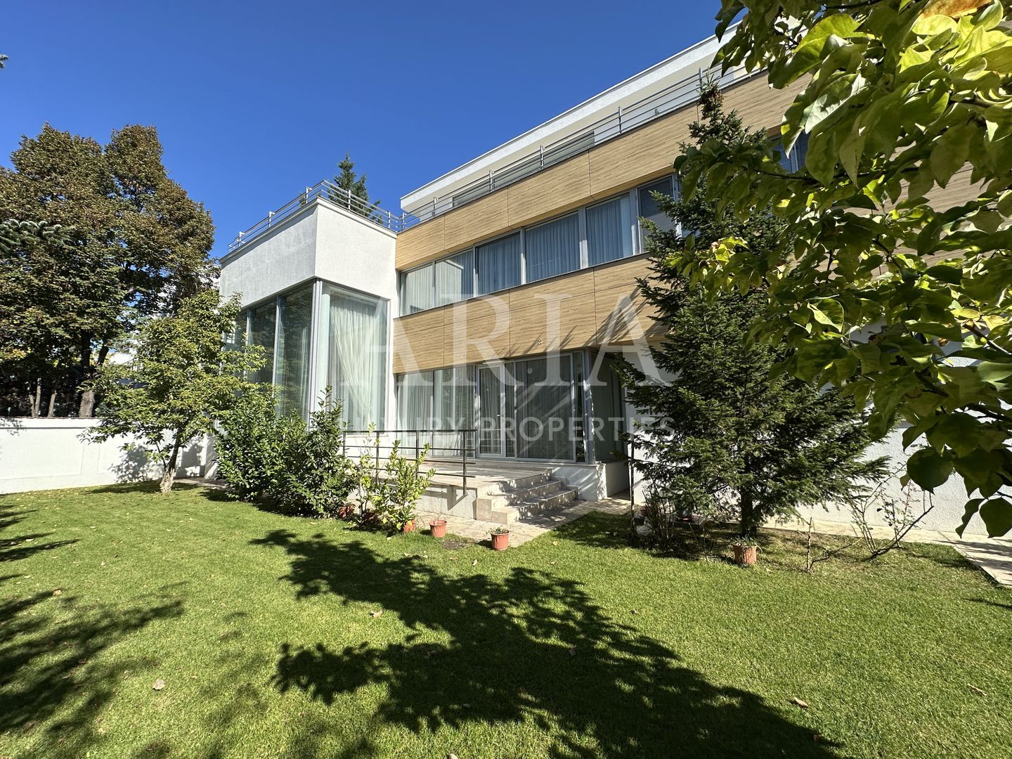 VILA INDIVIDUALA PIPERA Erou Iancu Nicolae - Poză 1