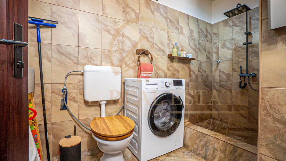 Casa De Vanzare in Palazu Mare - Teren de 455 mp cu Piscina si Garaj - Poză 16