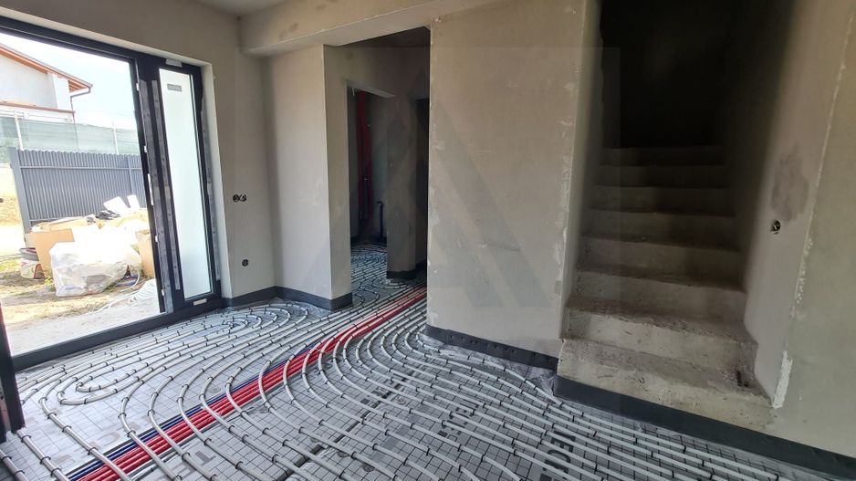 Casa 4 camere 2 bai terasa acoperita si teren 334 mp in Sura Mare - Poză 8
