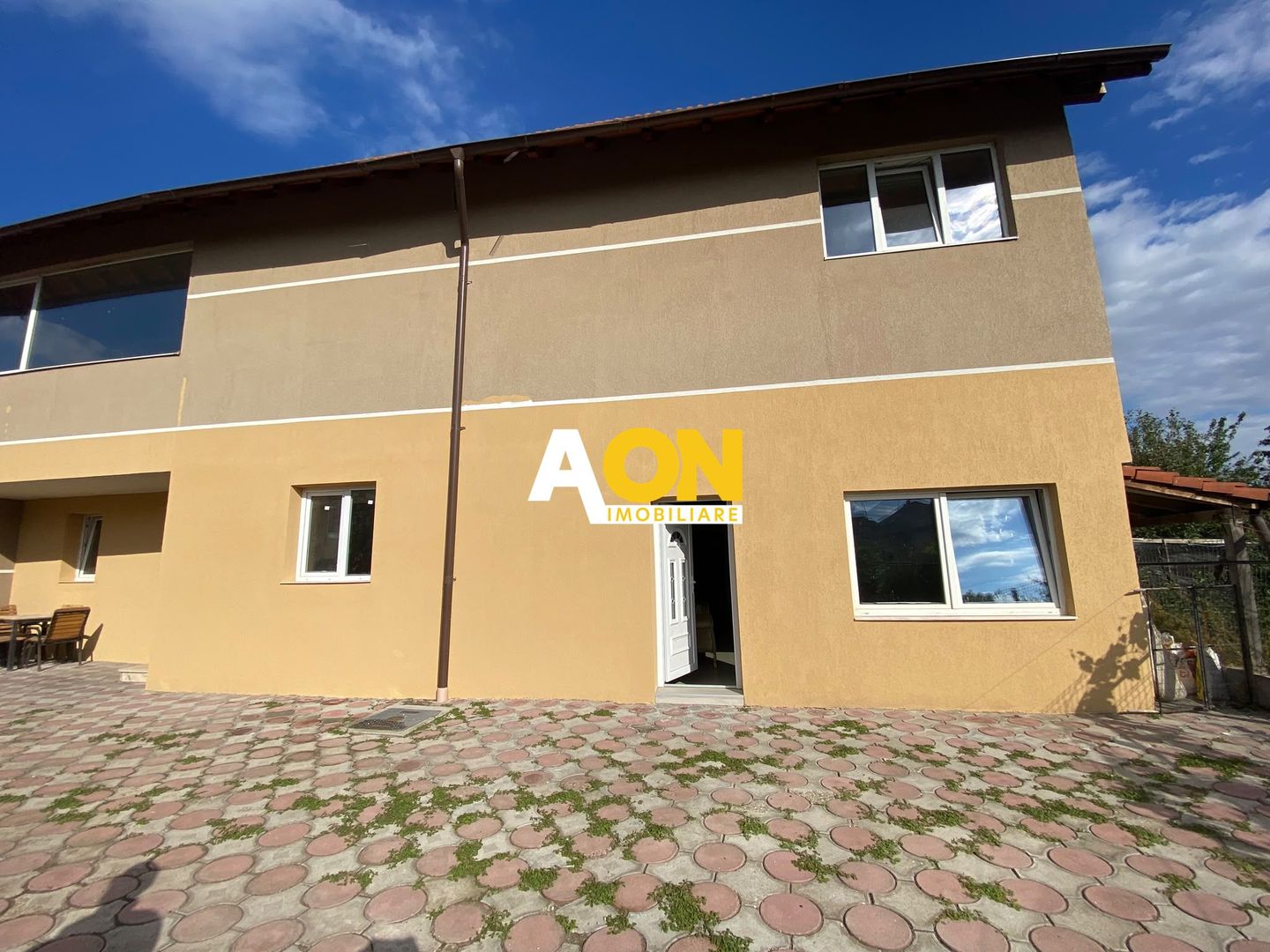 Casa Individuală 7 Camere, 2 Băi,  250 mp Utili - Poză 2