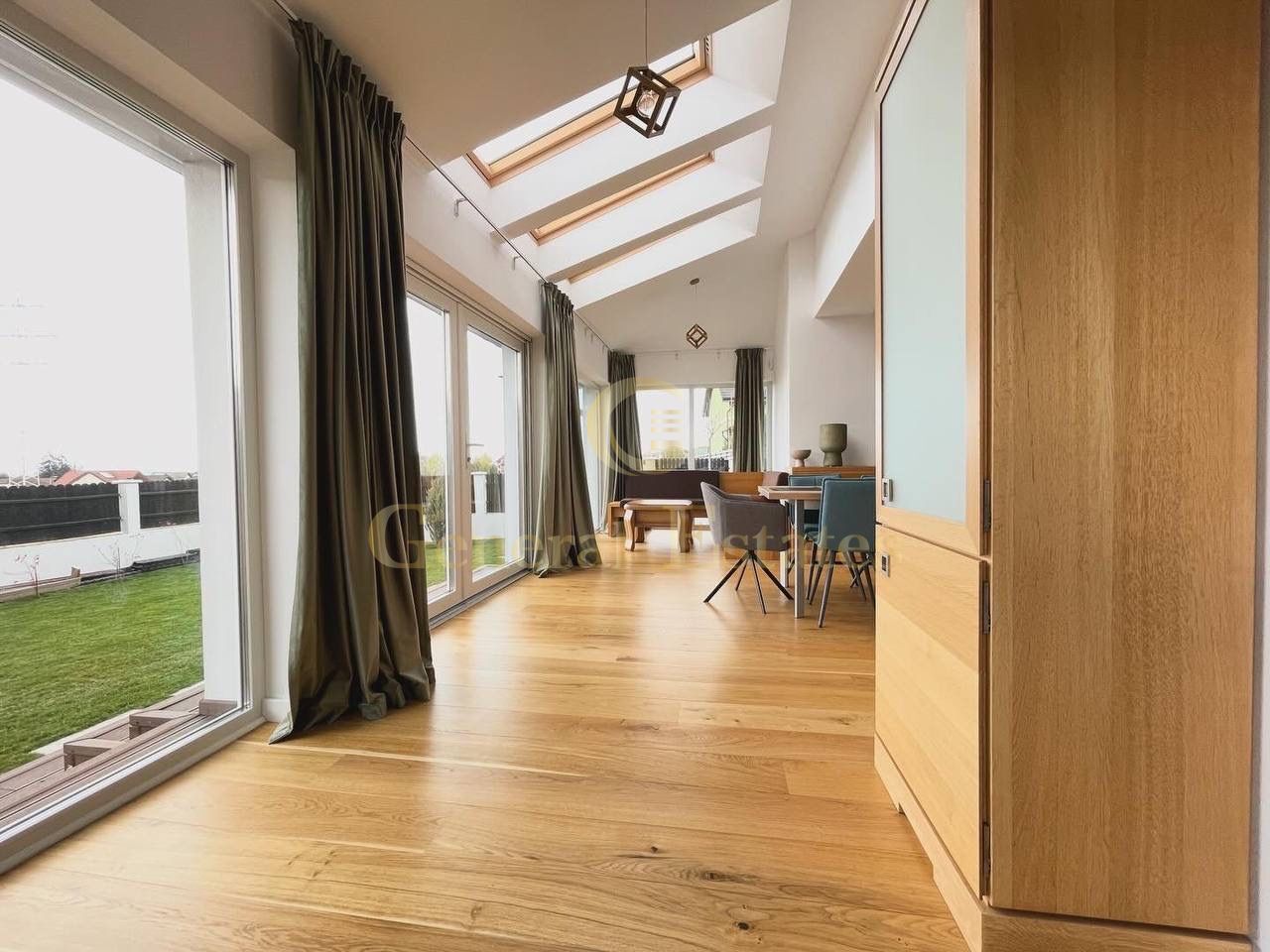 Casă cu design modern & suflet autentic – 200 m² de confort și rafinam - Poză 22