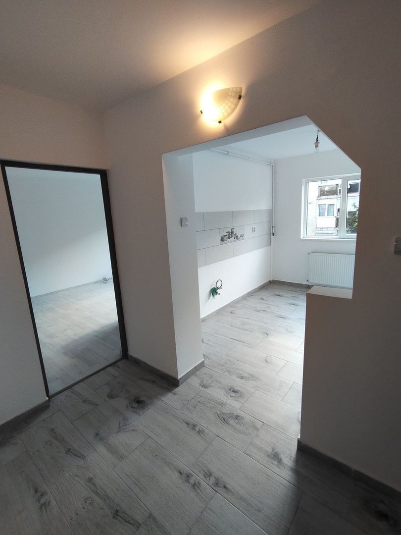 Apartament 2 camere finisat ,micro 16, etaj 2 - Poză 1