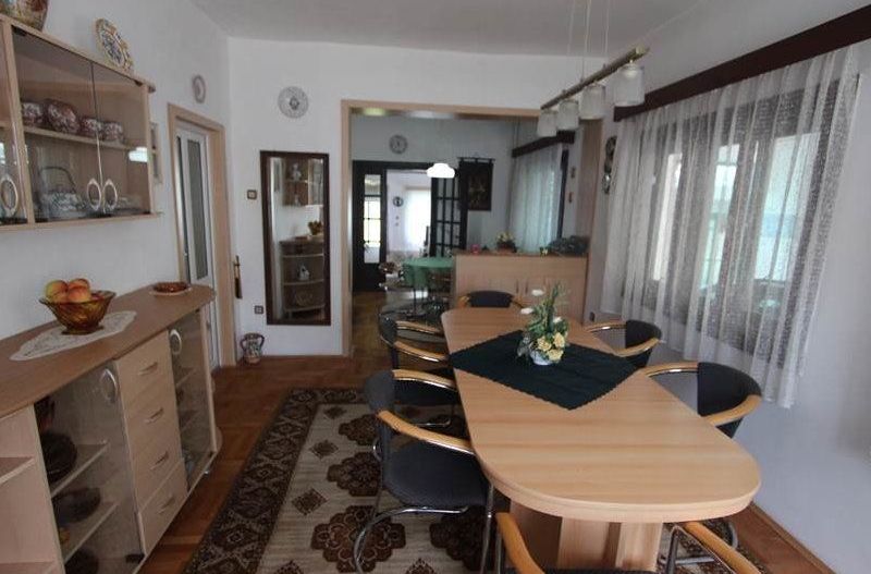 ANSAMBLU- DOUA CORPURI DE CLADIRE - Poză 1