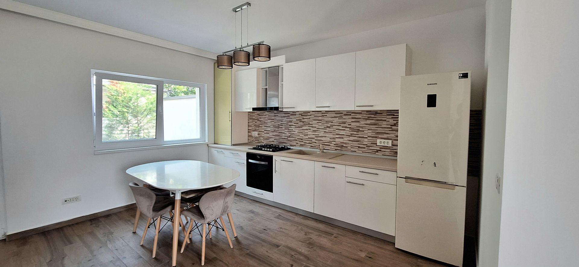 Locuinta insiruita cu 3 camere in Dumbravita - Poză 8