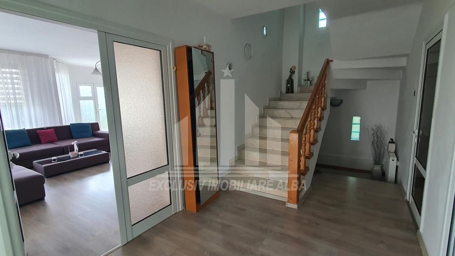 Propunem spre vanzare vila pozitie ultracentrala in Cetate - Poză 2