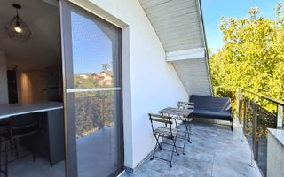 Locuință cochetă la mansardă, cu balcon și boxă de depozitare - Poză 14