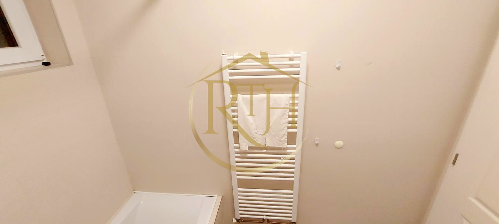 Inchiriez Apartament modern  2 Camere Giroc zona hotel IQ - Poză 17